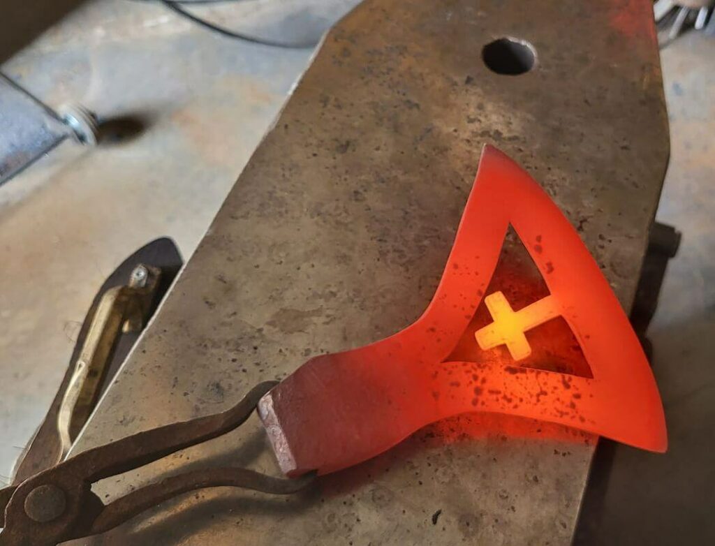 Hache acier xc75 Assemblage soudure a chaud Forge and Wood